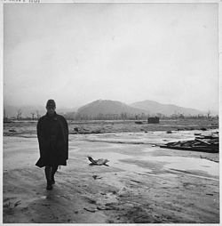 250px-Navy_photographer_pictures_suffering_and_ruins_that_resulted_from_atom_bomb_blast_in_Hiroshima,_Japan._Japanese..._-_NARA_-_520932